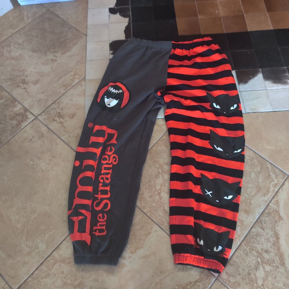 Dumbgood Emily the Strange pants size 3xl New UNISEX